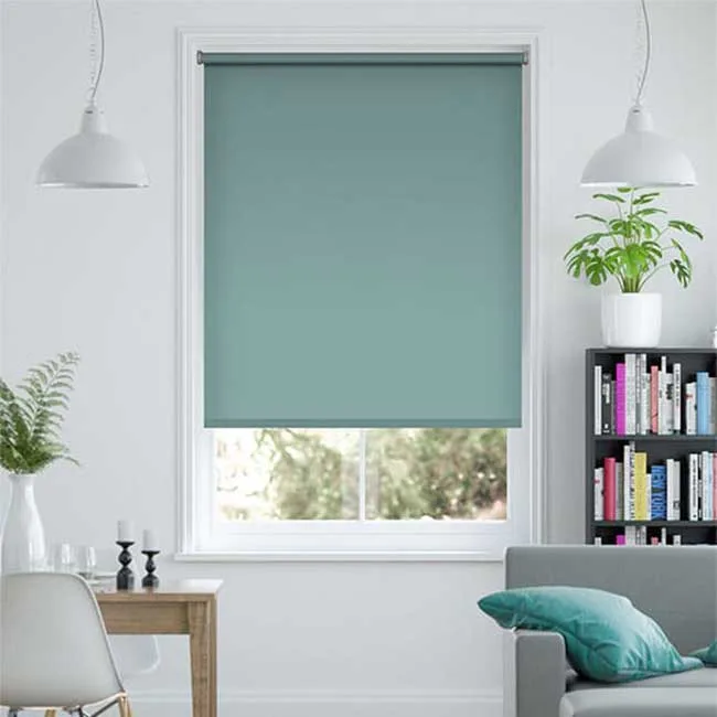 Màn cuốn chống nắng cản sáng màu xanh giá rẻ