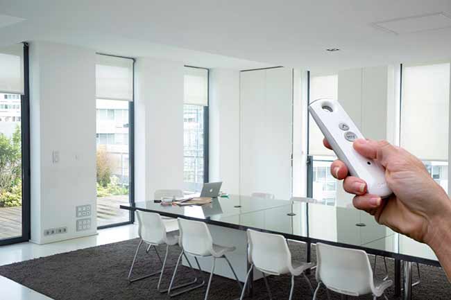 Rèm cửa văn phòng tự động