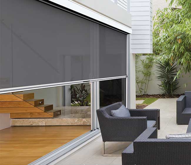 Rèm cuốn che ngoài trời Zipscreen tự động cao cấp