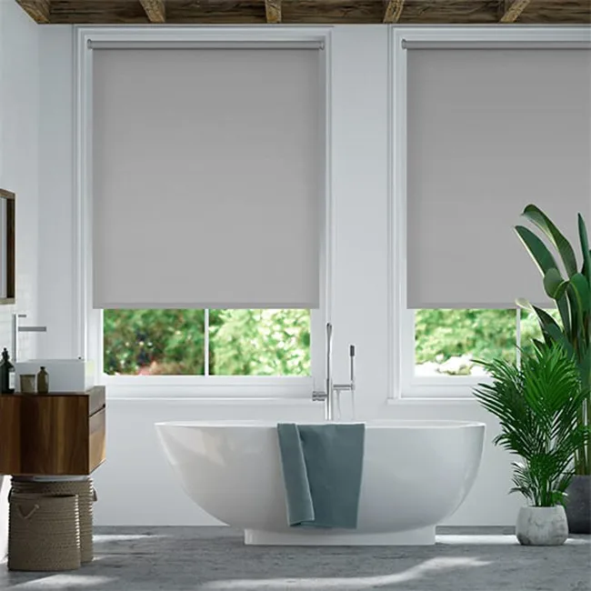 Rèm cuốn chống nước cho không gian phòng tắm hiện đại