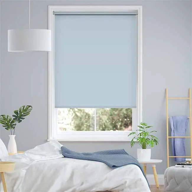 Rèm cuốn nhựa màu xanh da trời chống sáng