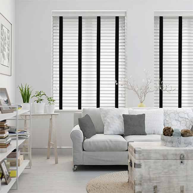 Rèm gỗ hiện đại mang lại ấn tượng cho phòng khách