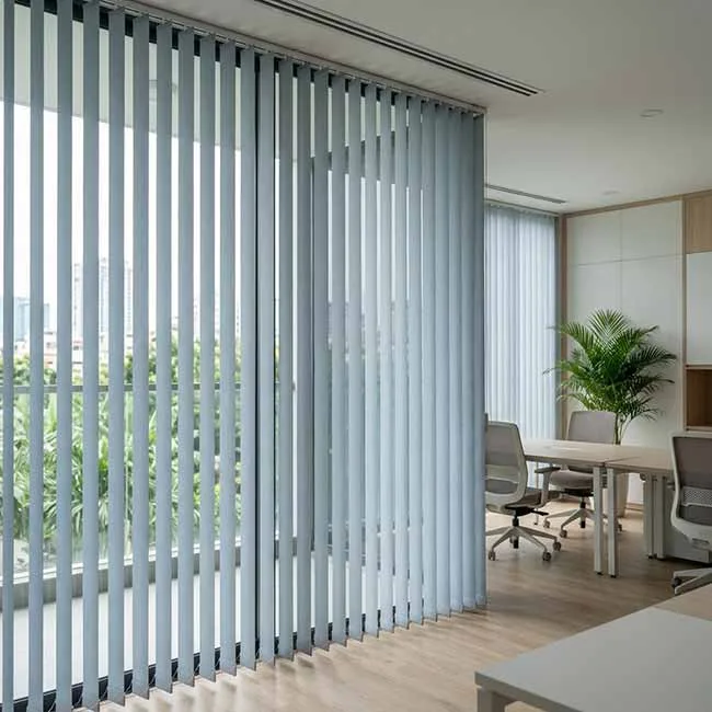Rèm lá dọc văn phòng giá rẻ cản nắng tốt màu xanh nhạt