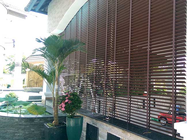 Rèm nhựa giả gỗ ngoài trời | Mẫu rèm ngoài trời cao cấp