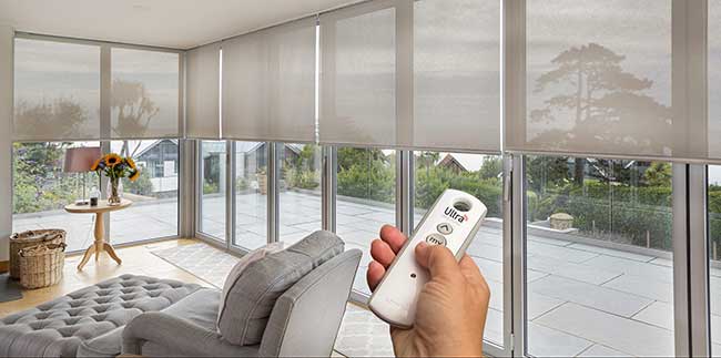 rèm cửa sổ cuốn hiện đại tự động